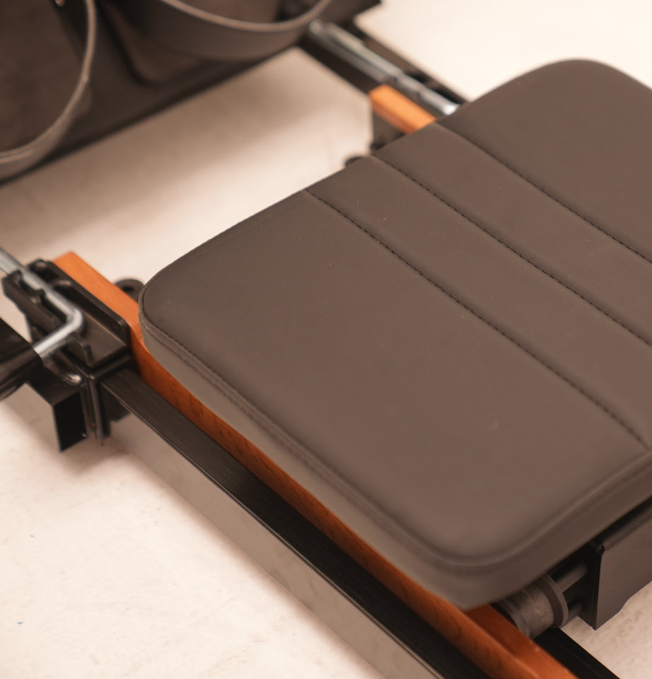 Warm wood detail of the JOYSONG Compact Cube Rower